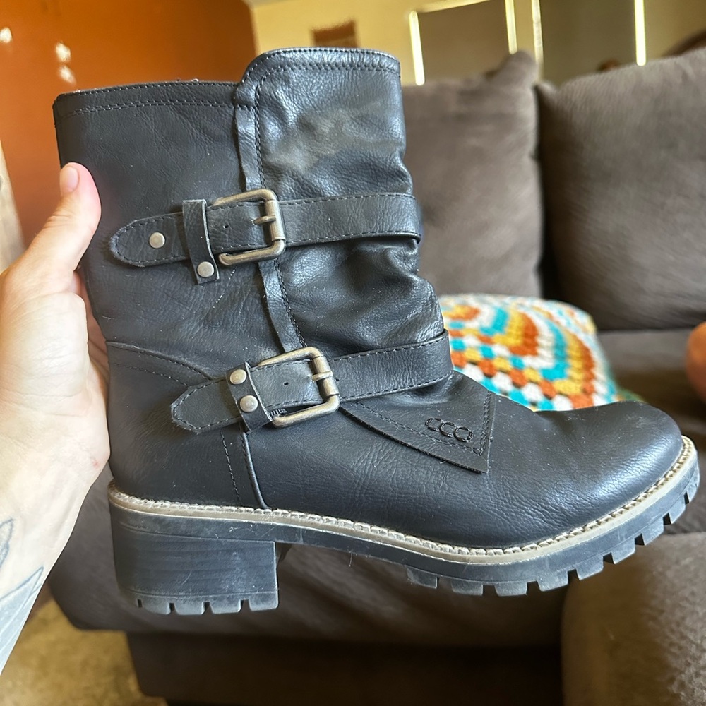 Global Win Black Combat Moto Boots with Decorative Buckles